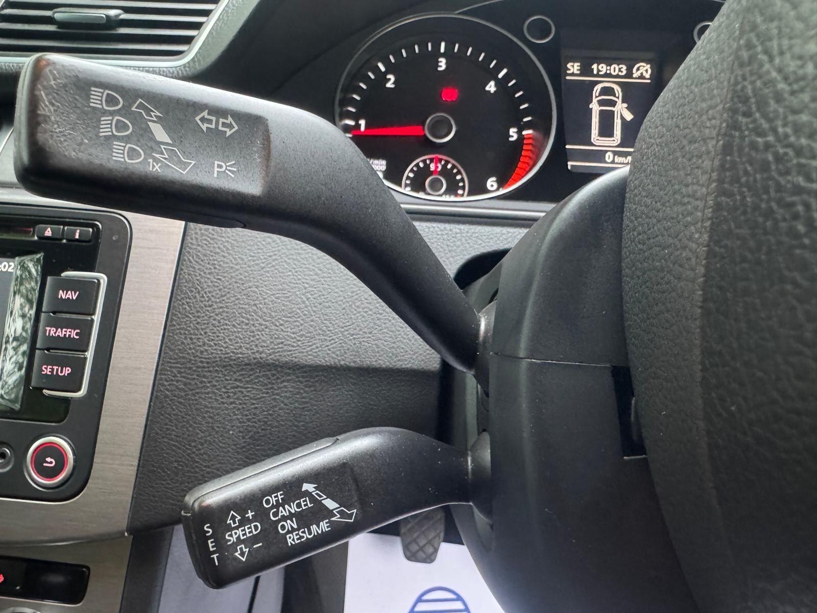 Volkswagen Passat - Image 33