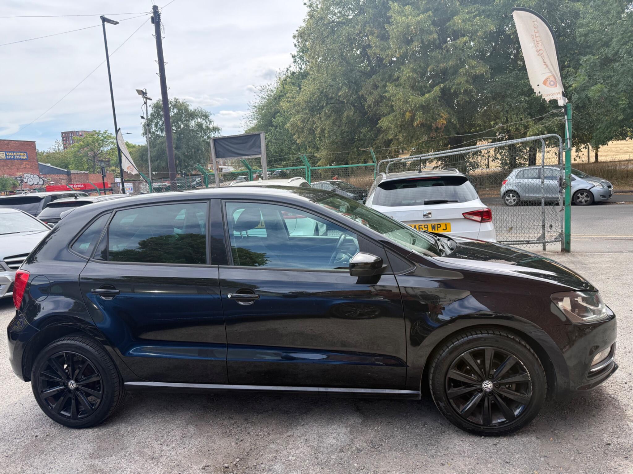 Volkswagen Polo - Image 8