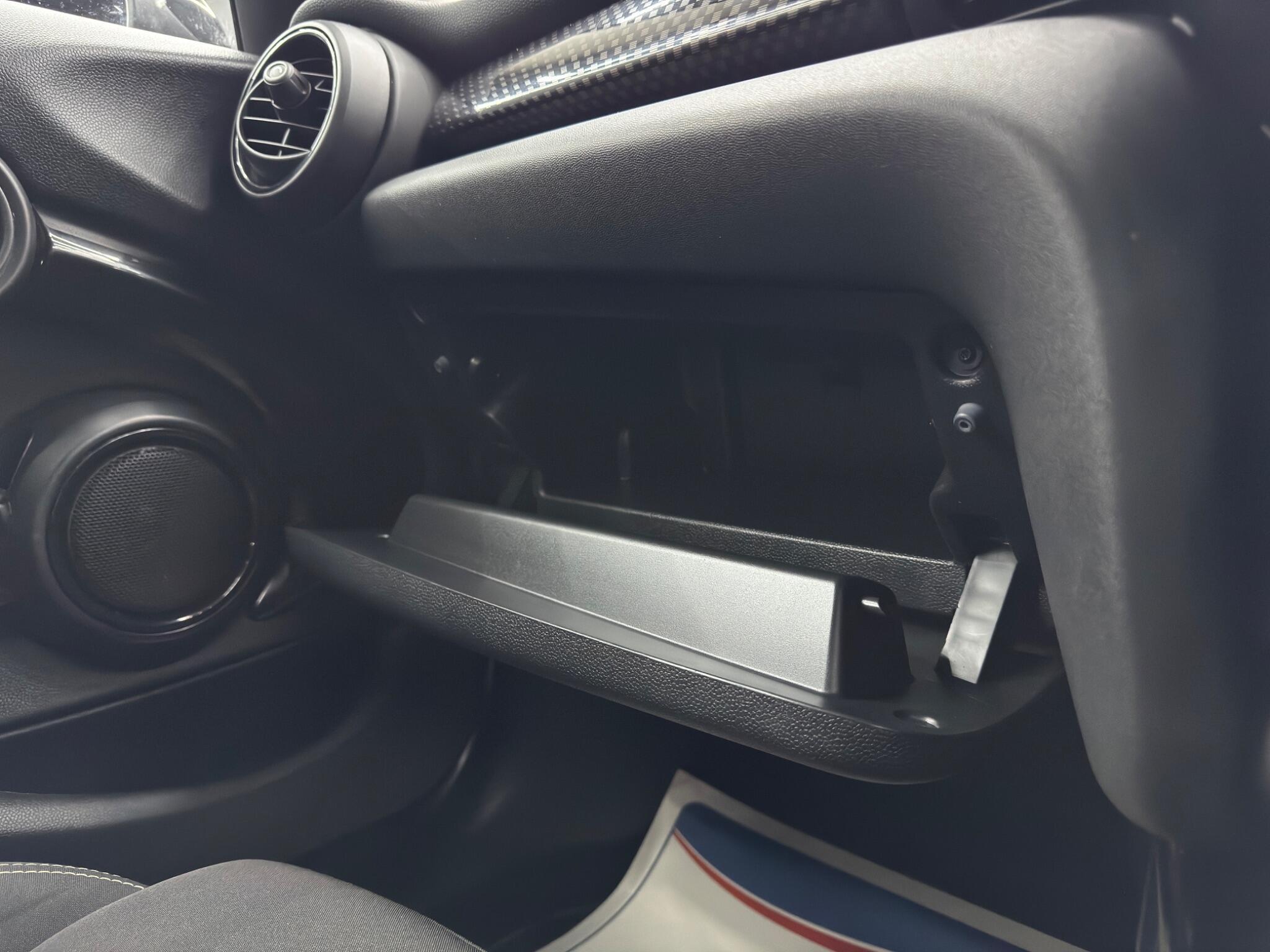 MINI Hatch - Image 35