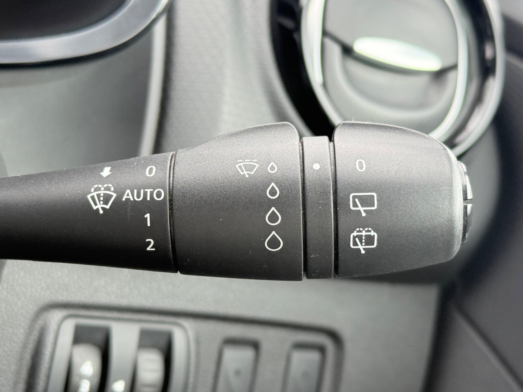 Renault Clio - Image 56