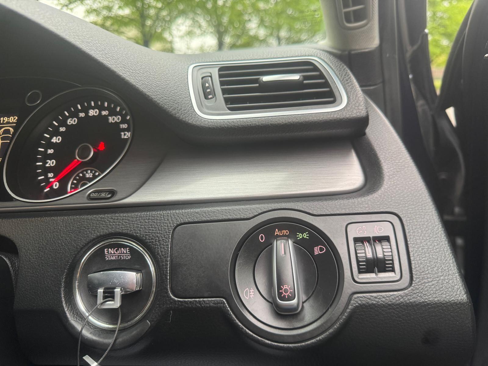 Volkswagen Passat - Image 28