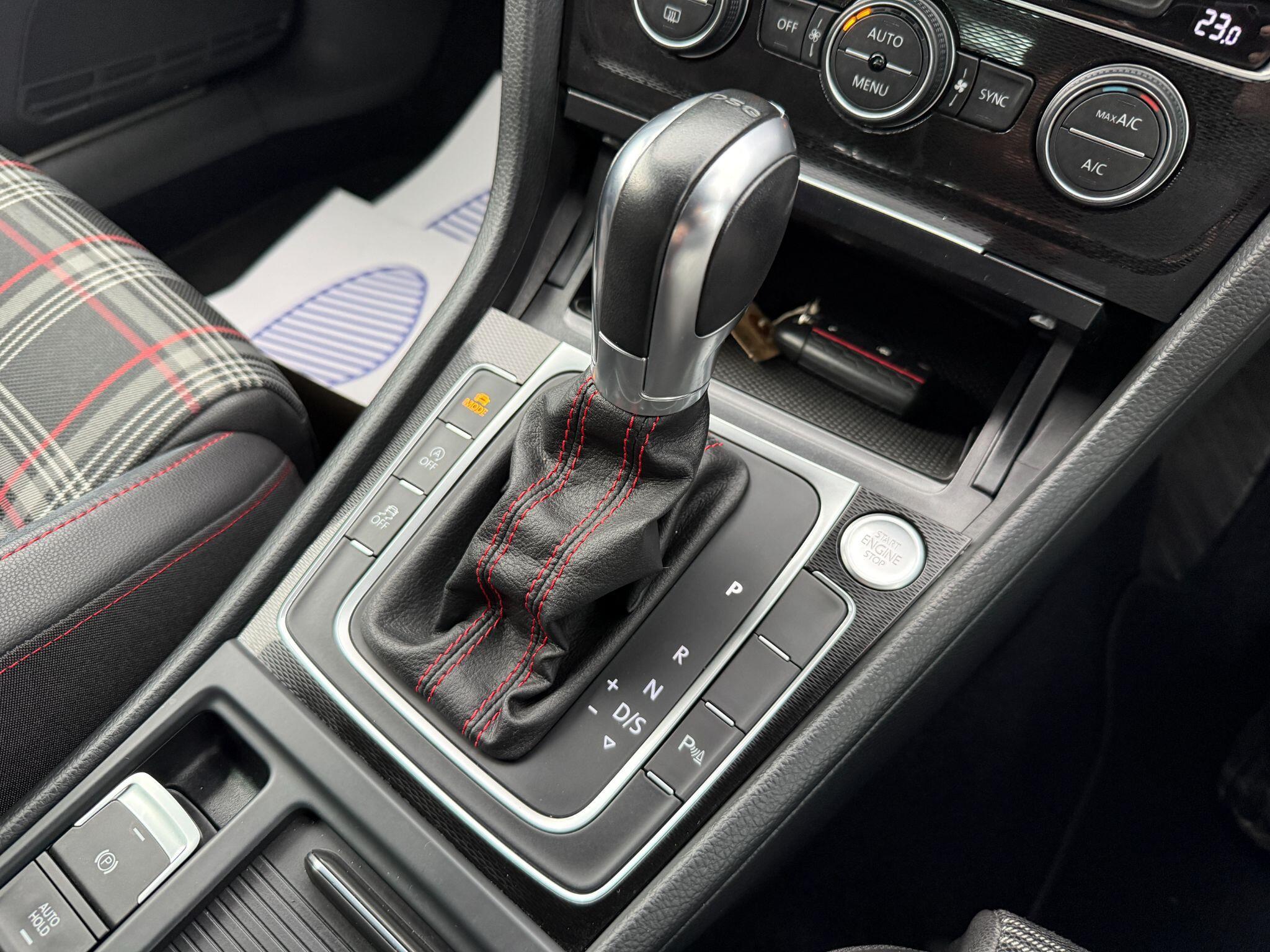 Volkswagen Golf - Image 52
