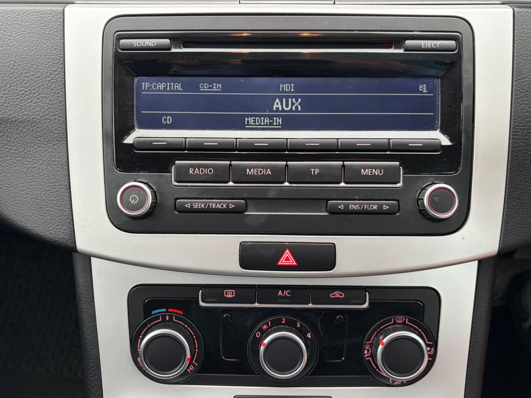 Volkswagen Passat - Image 37