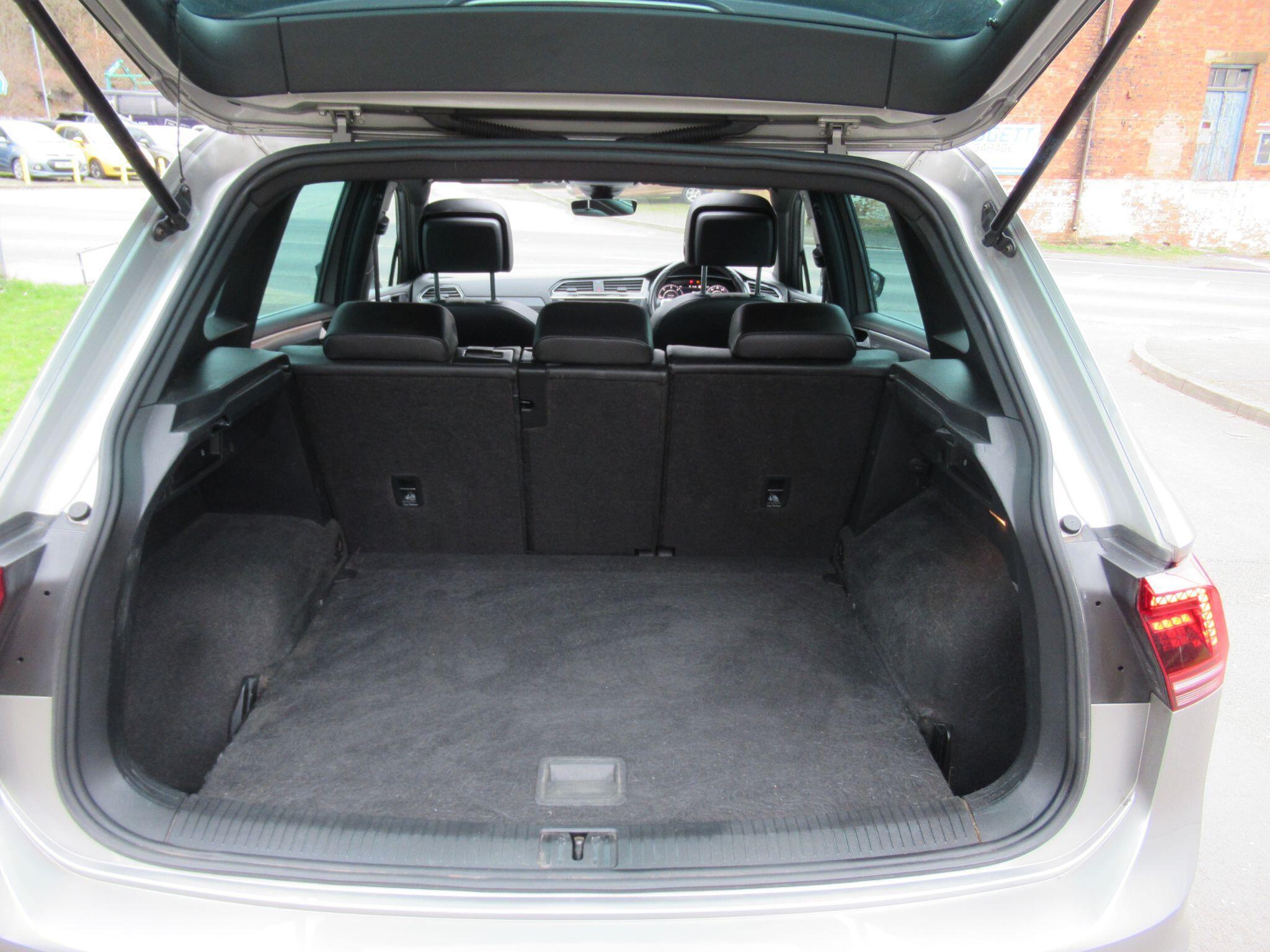 Volkswagen Tiguan - Image 21