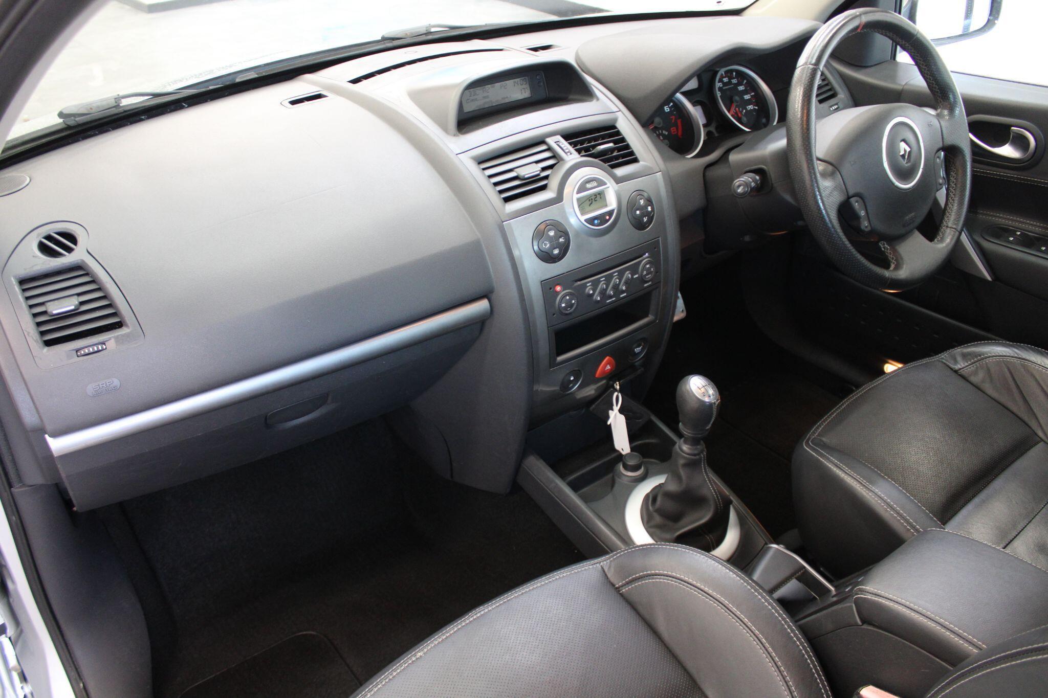 Renault Megane - Image 22