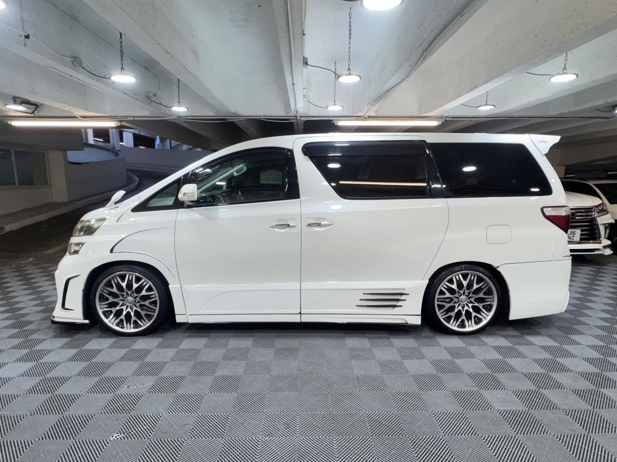 Toyota Vellfire - Image 2