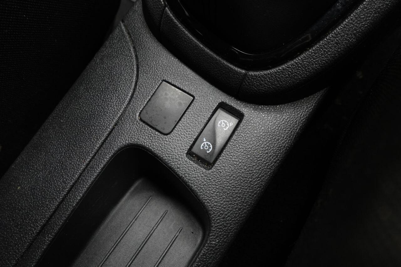 Renault Clio - Image 41