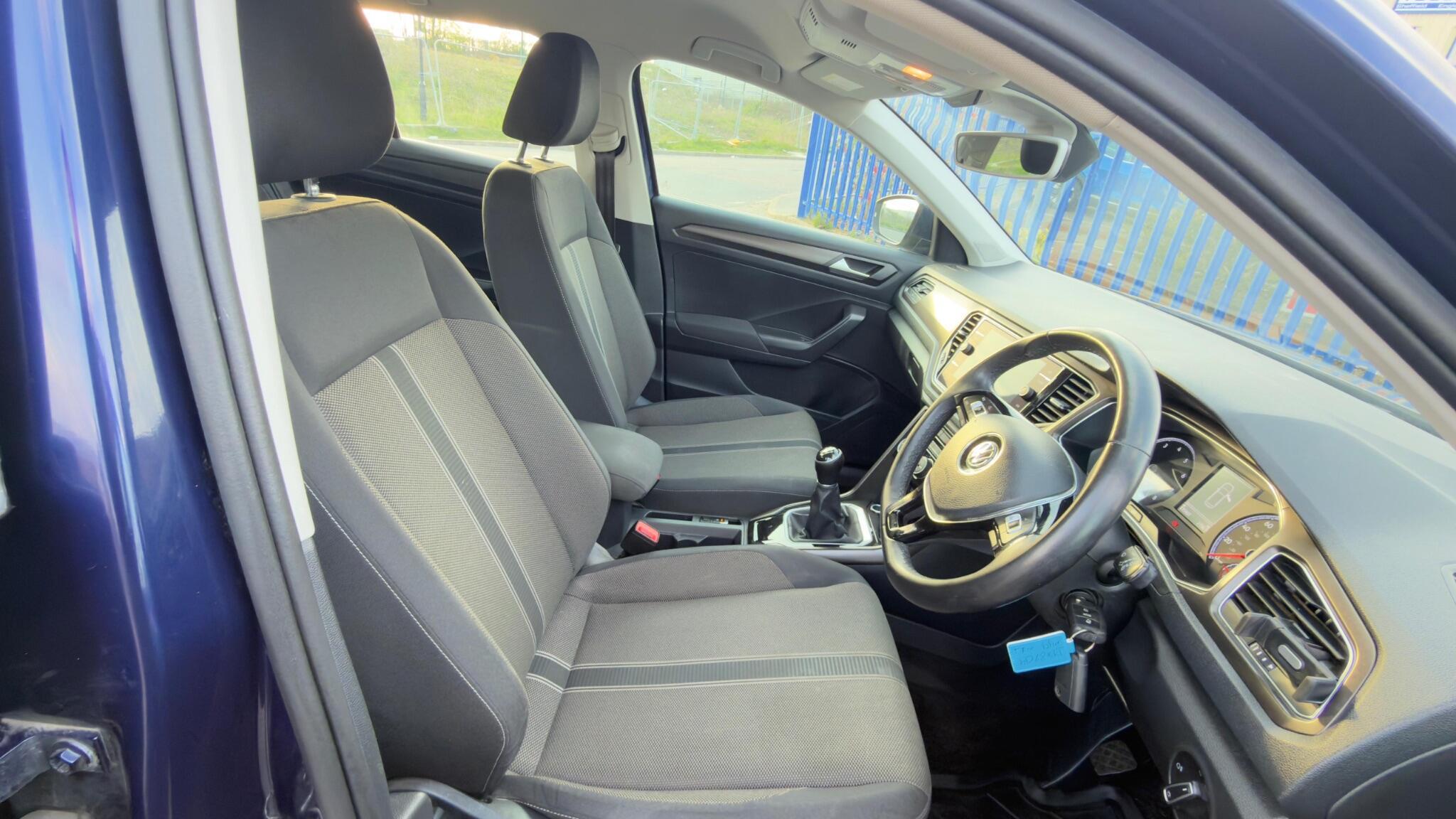 Volkswagen T-Roc - Image 28