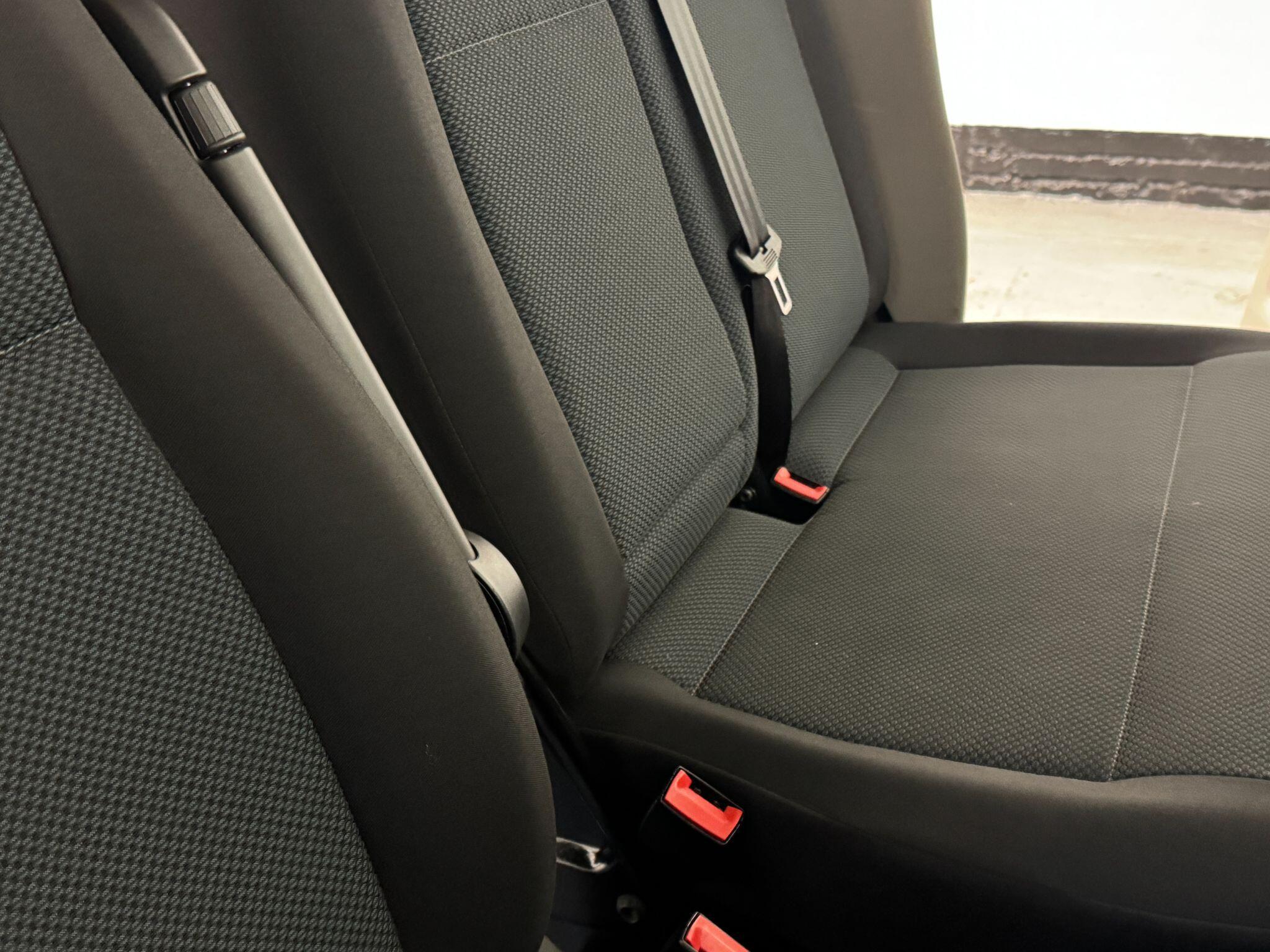 Volkswagen Transporter - Image 60