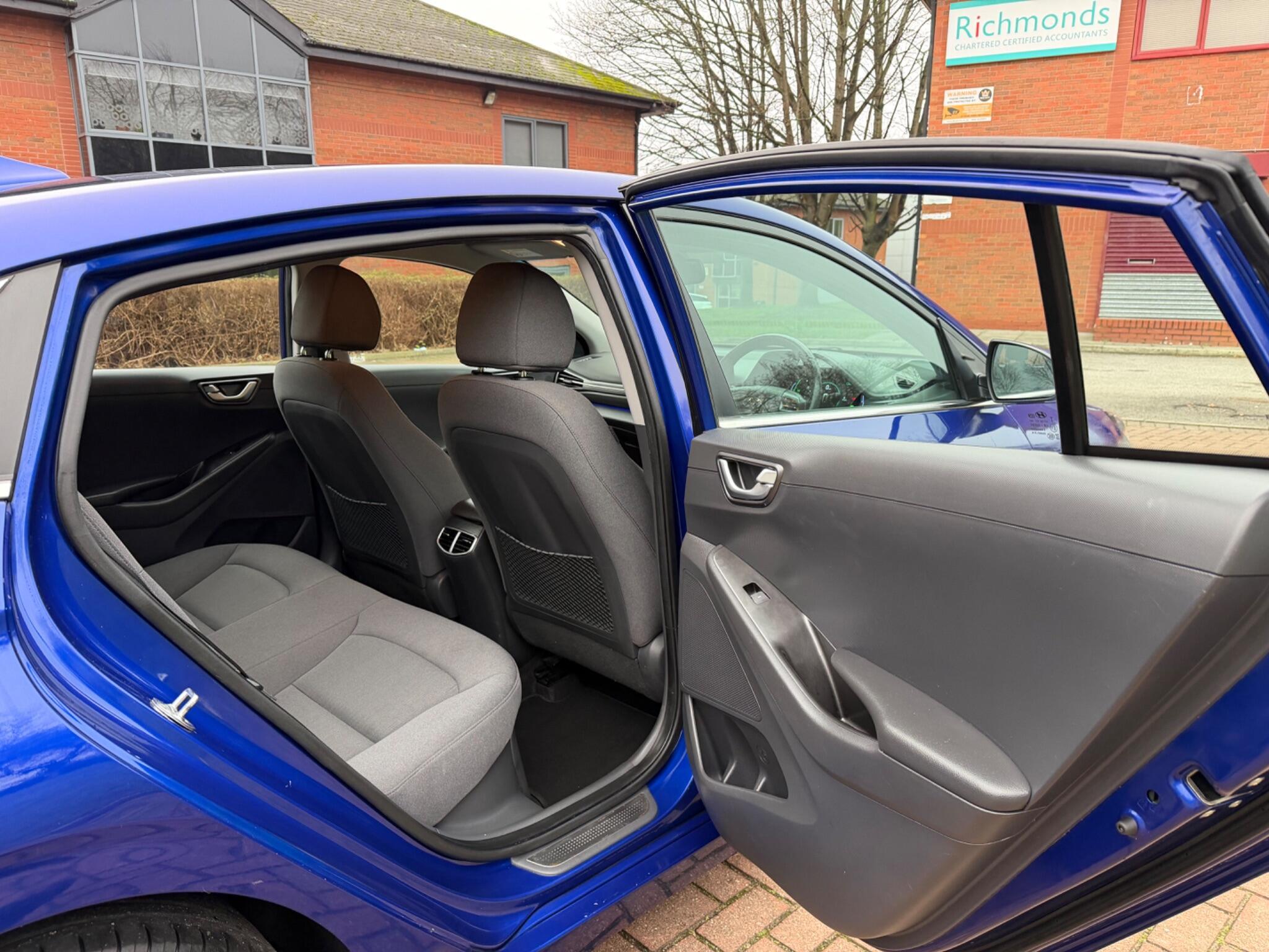 Hyundai Ioniq - Image 51