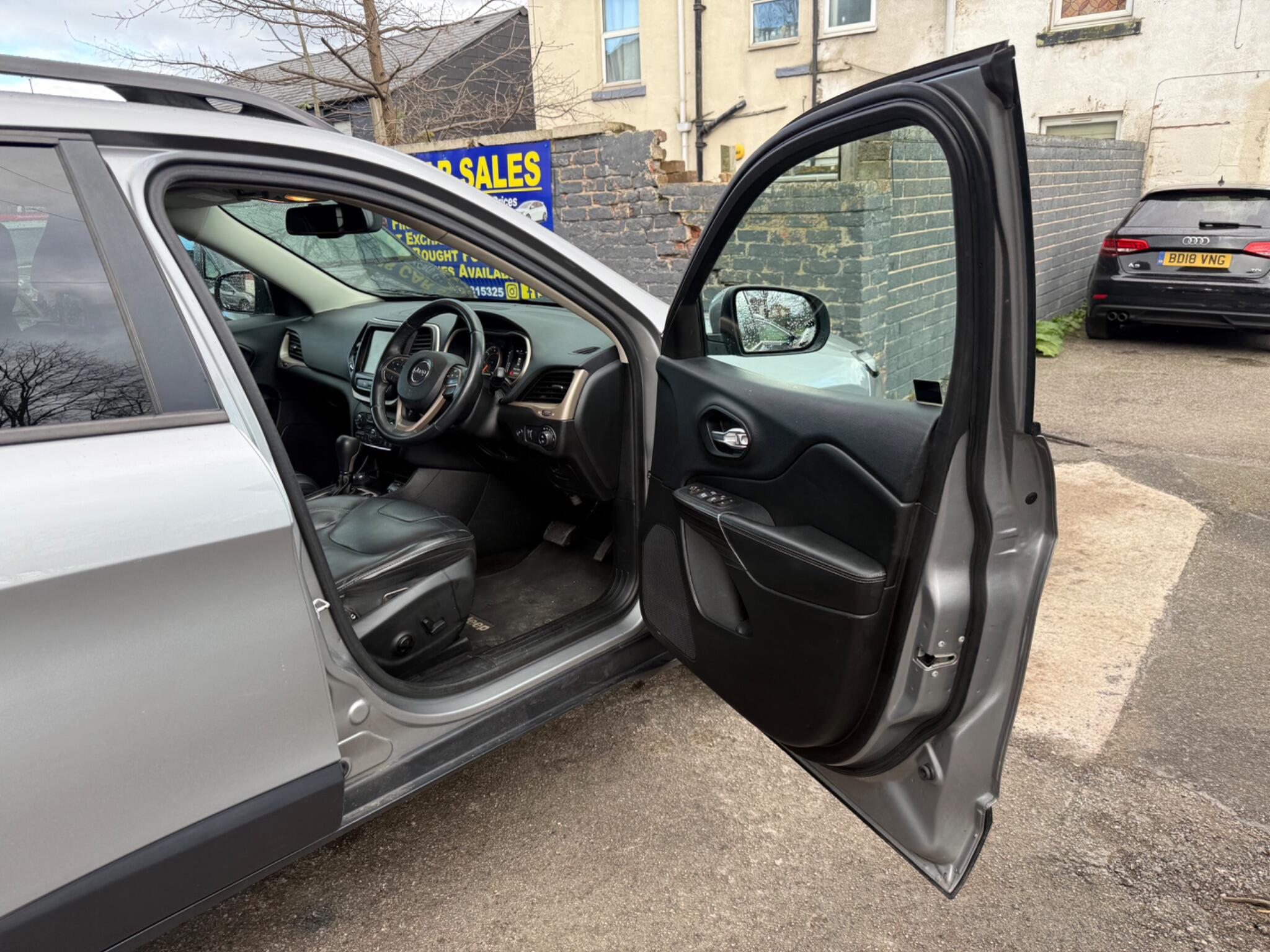 Jeep Cherokee - Image 25