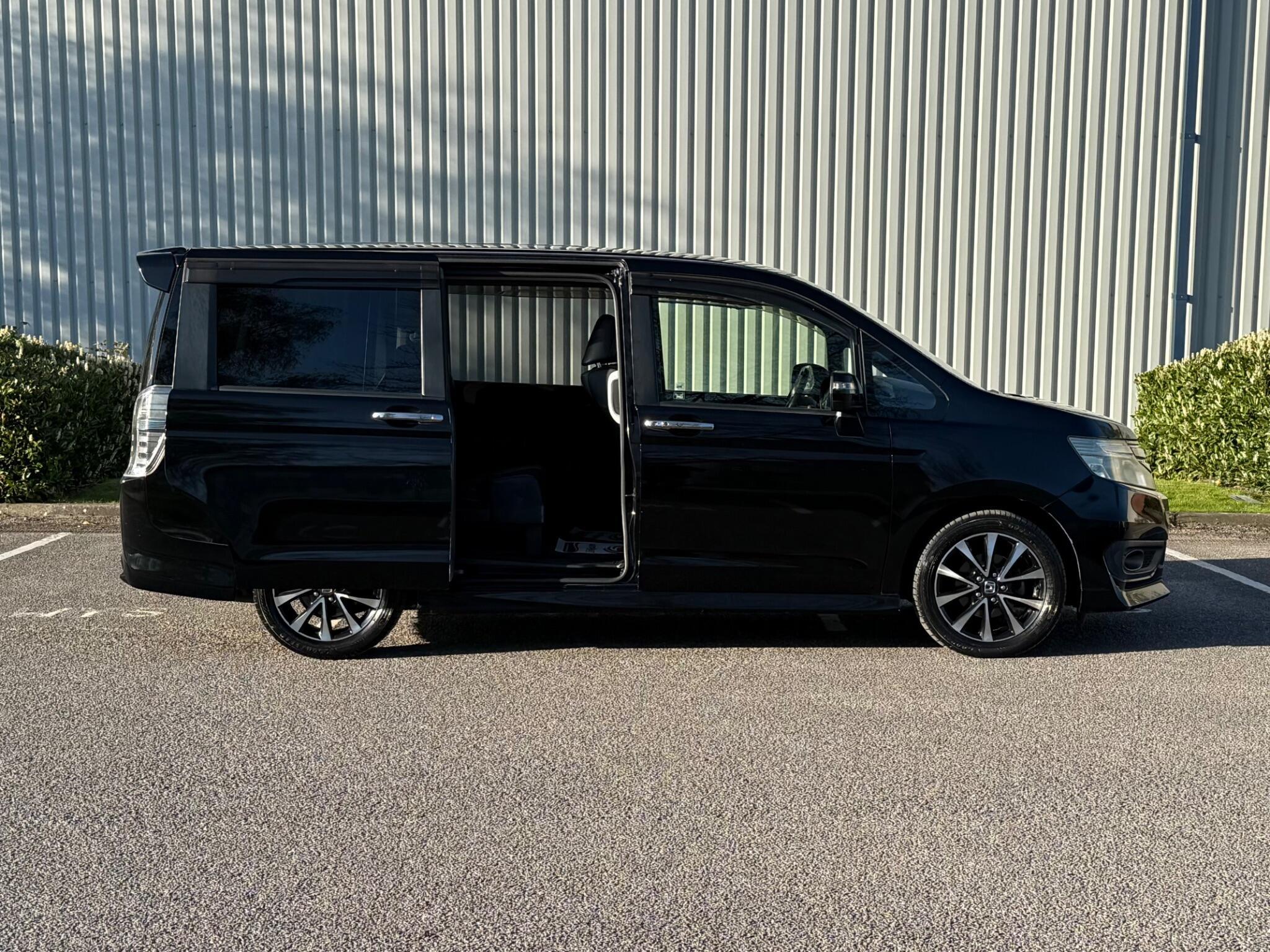 Honda Stepwagon - Image 10