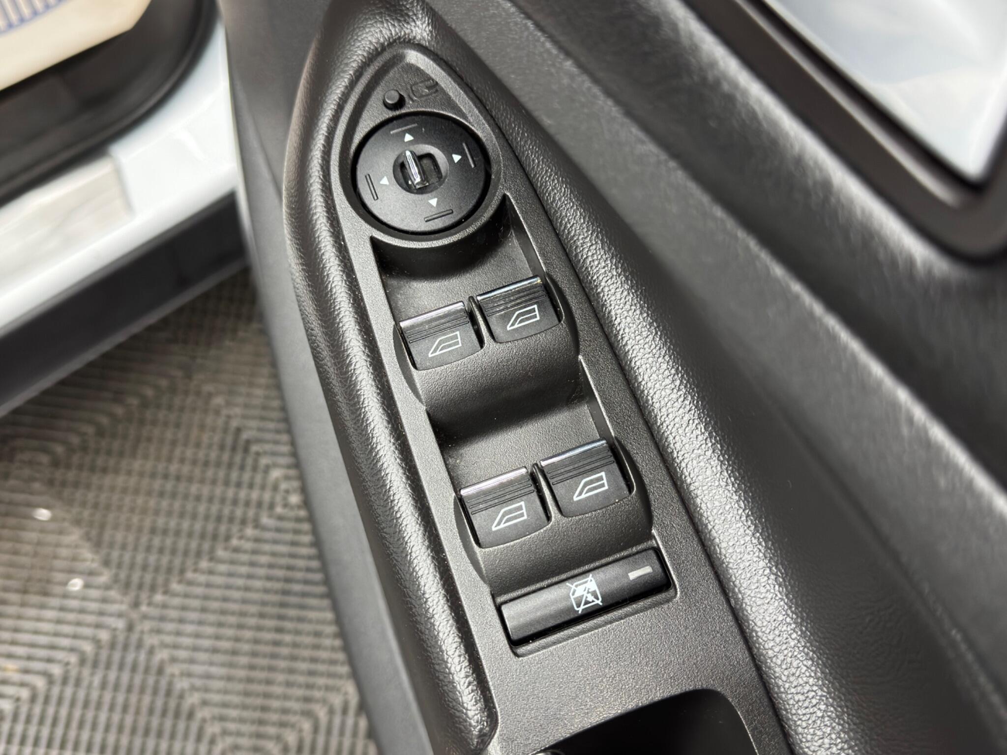 Ford Kuga - Image 38