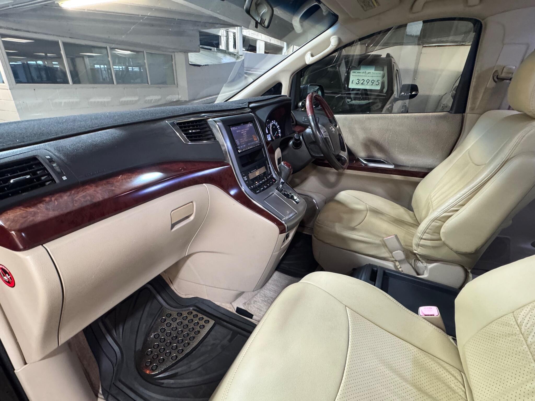Toyota Vellfire - Image 11