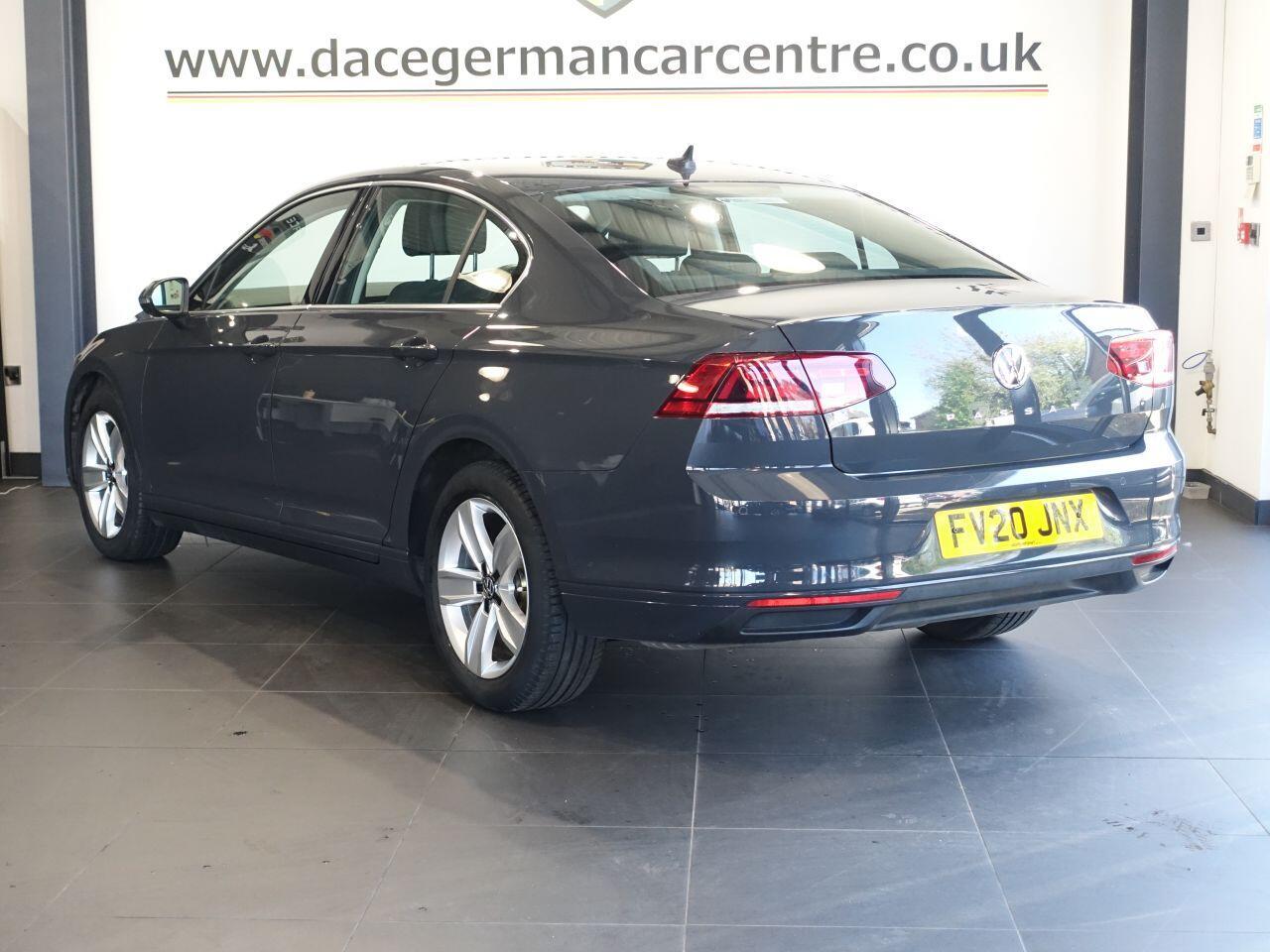 Volkswagen Passat - Image 9