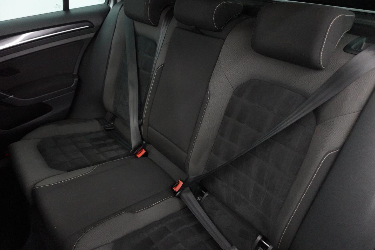 Volkswagen Golf - Image 20