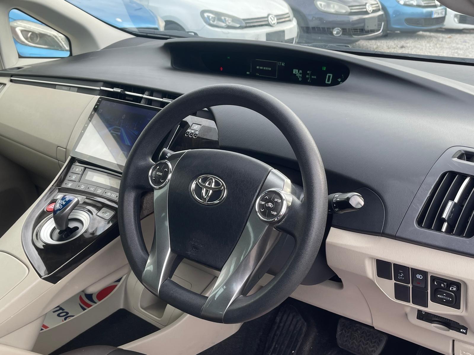 Toyota Prius - Image 13