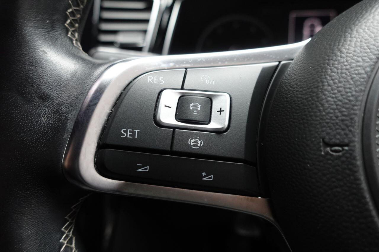 Volkswagen T-Roc - Image 32