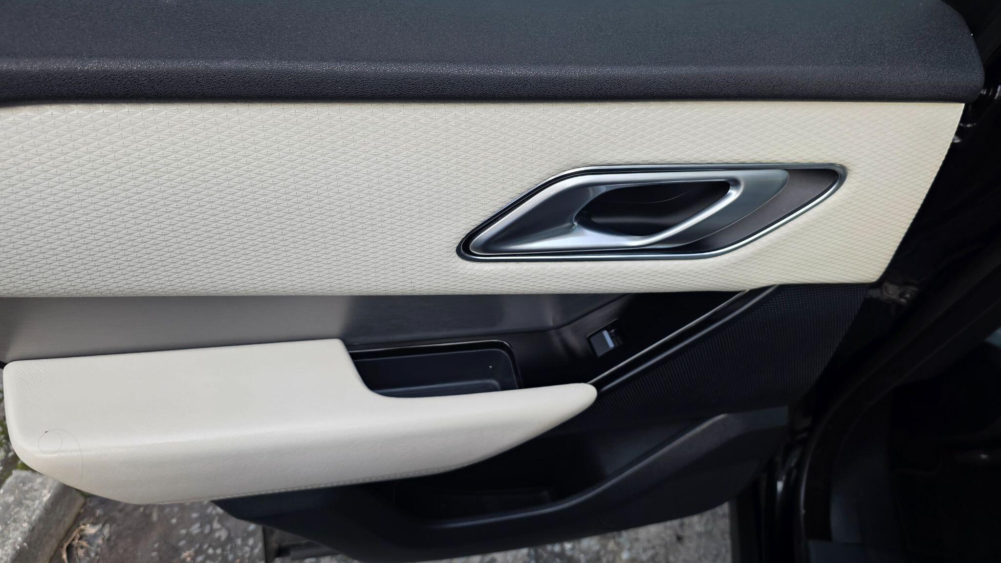 Land Rover Range Rover Velar - Image 60