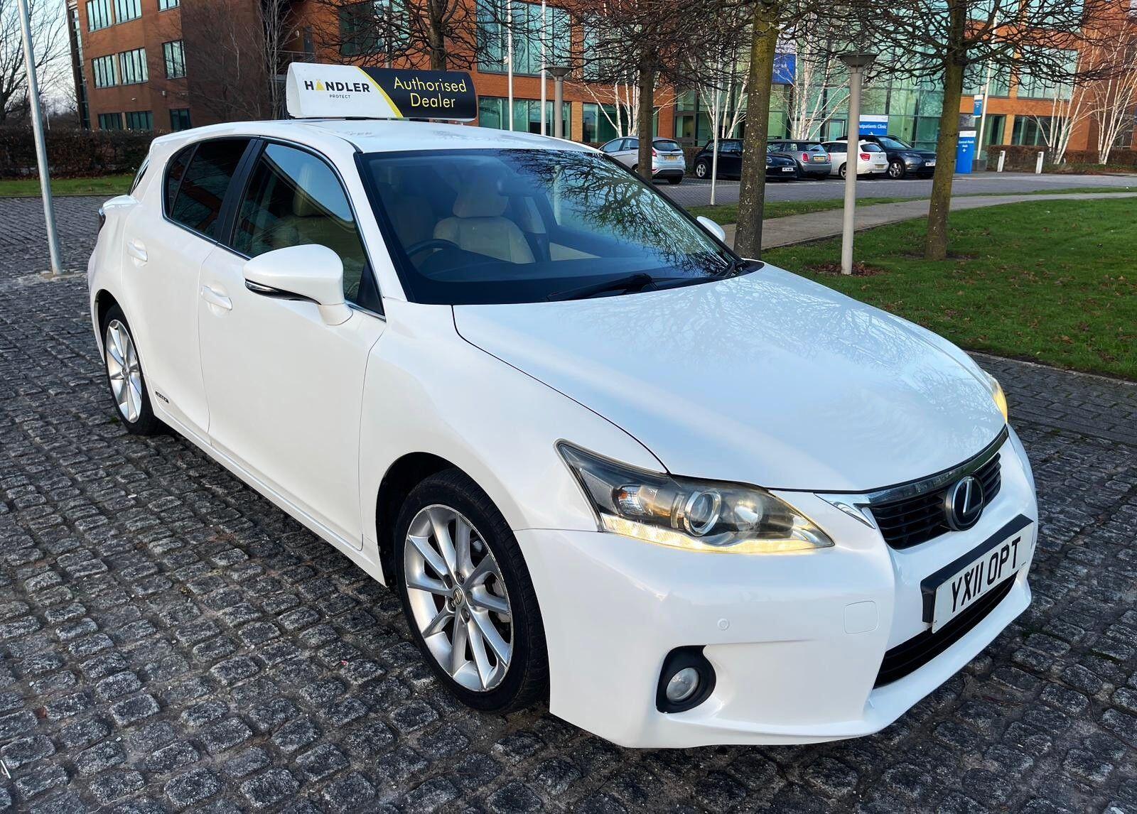 Lexus CT - Image 11