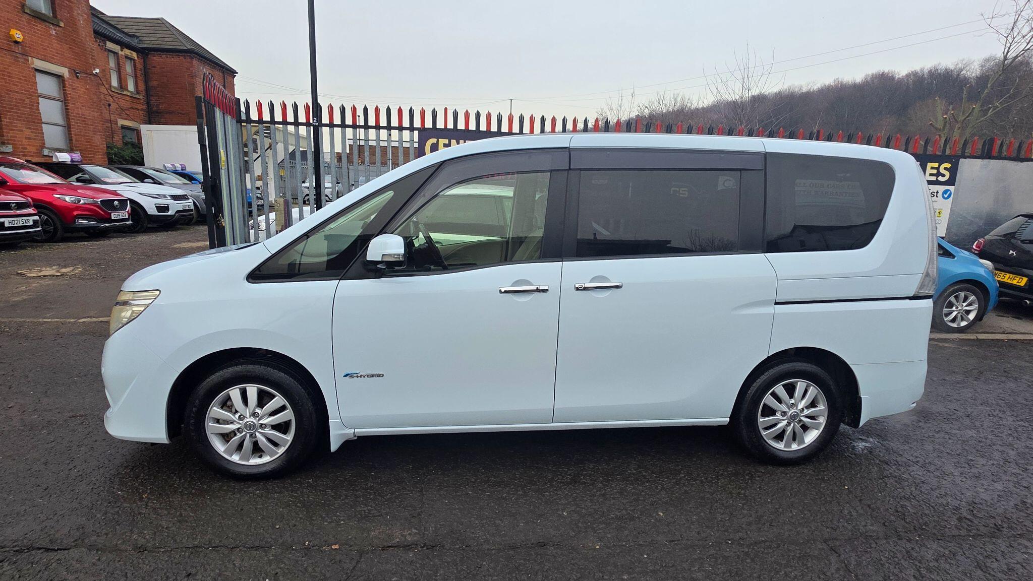 Nissan Serena - Image 17