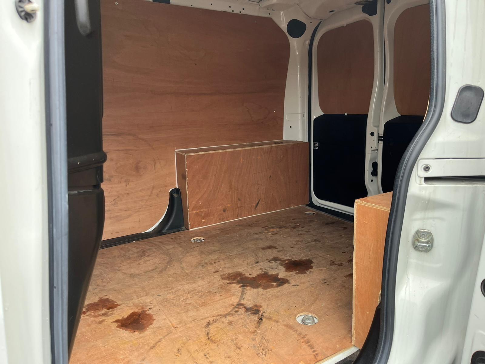 Vauxhall Combo - Image 8