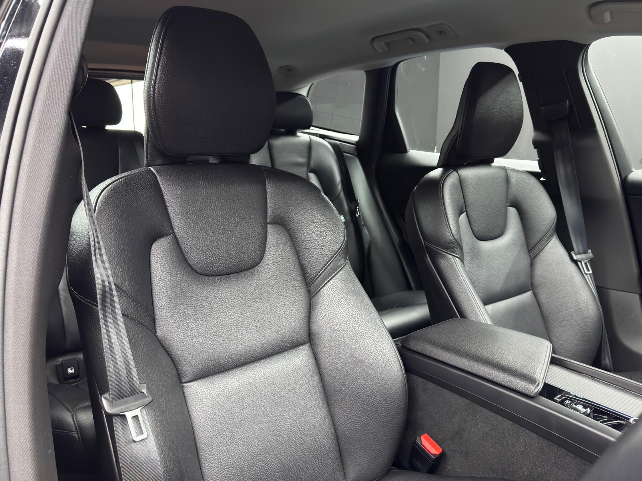 Volvo XC60 - Image 12