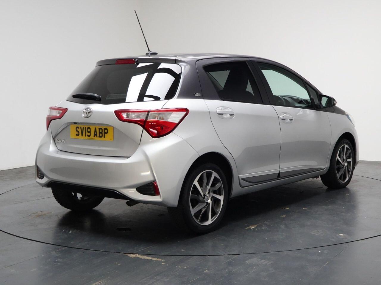 Toyota Yaris - Image 12