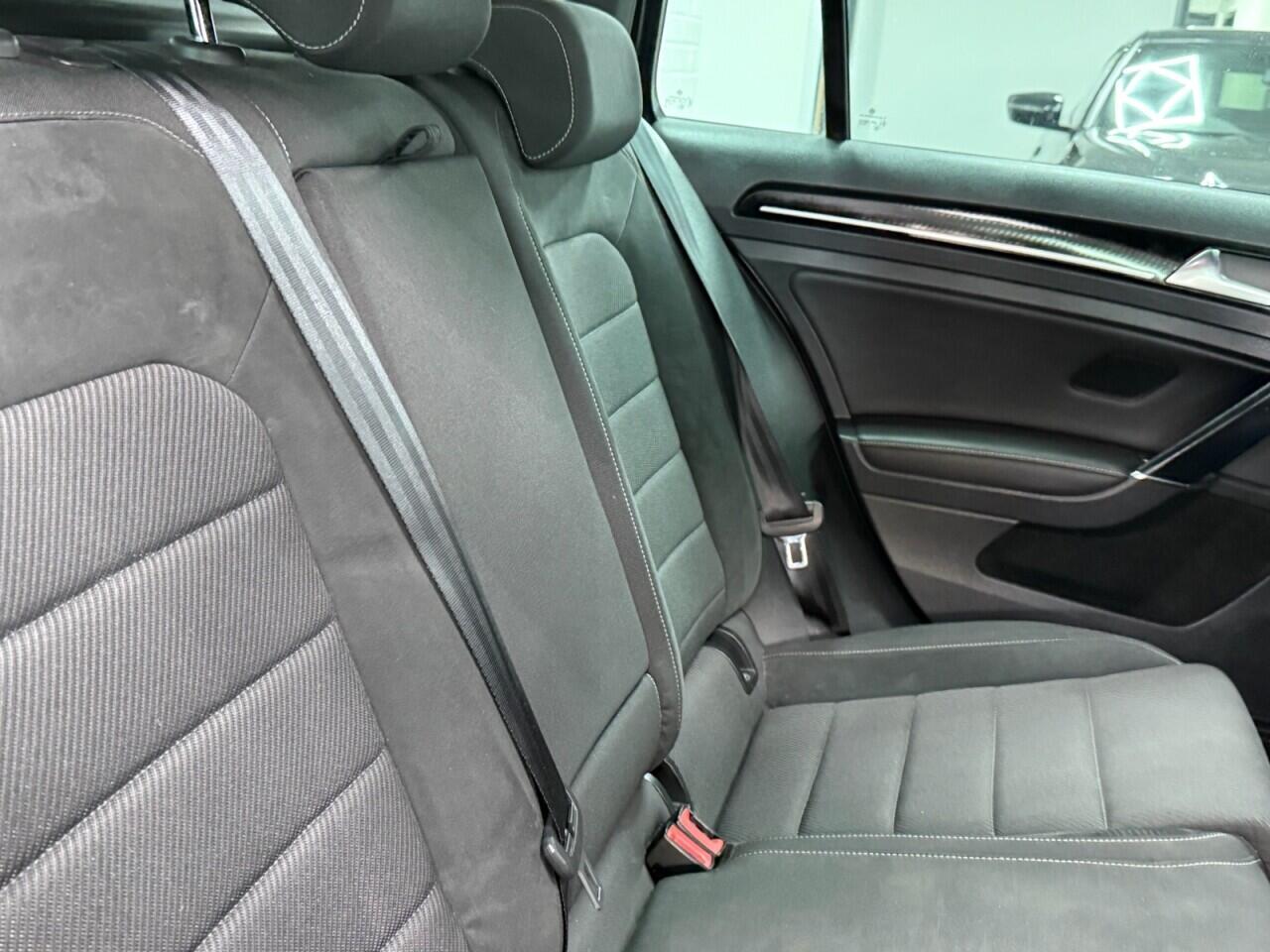 Volkswagen Golf - Image 24