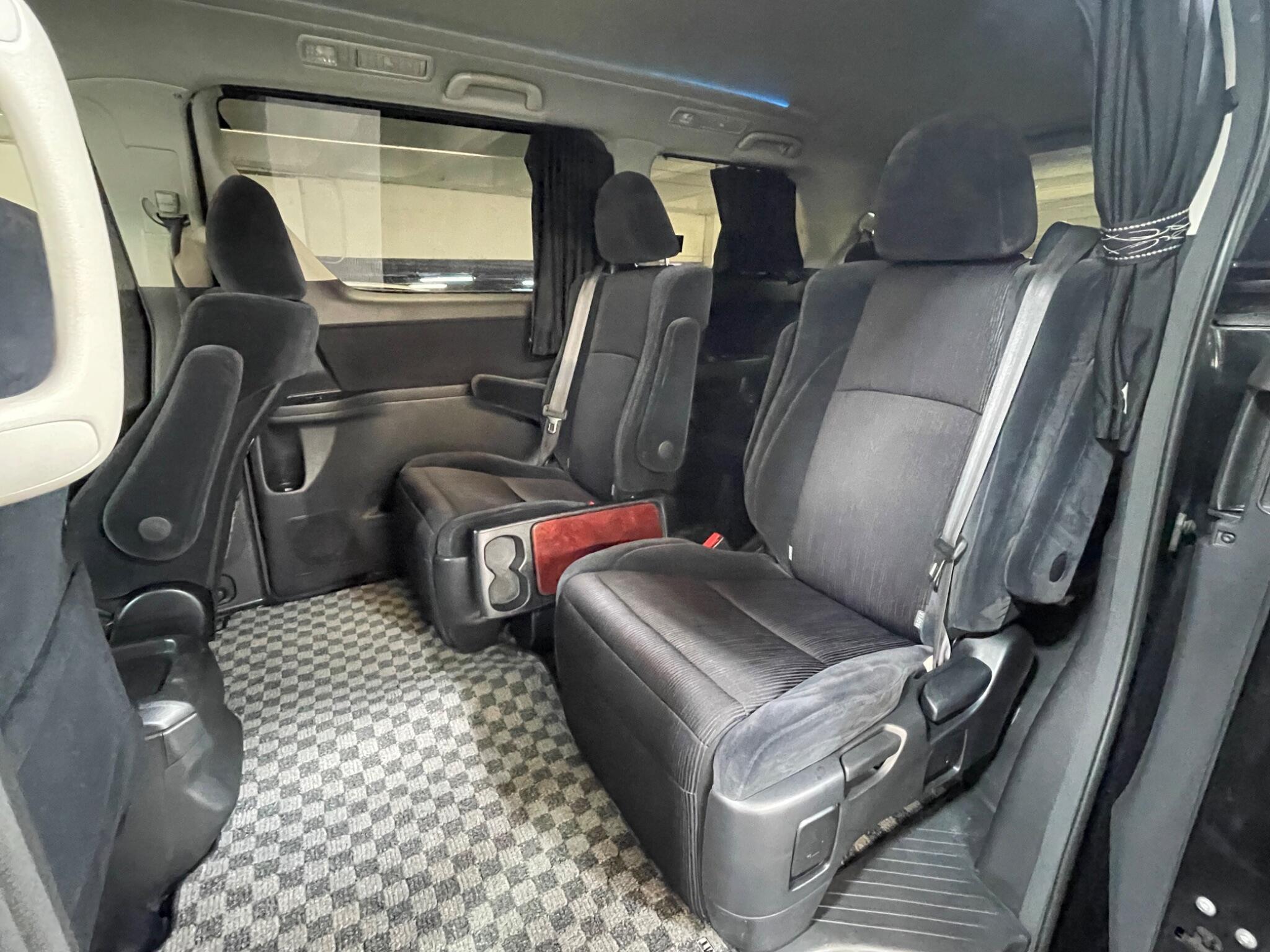 Toyota Vellfire - Image 14