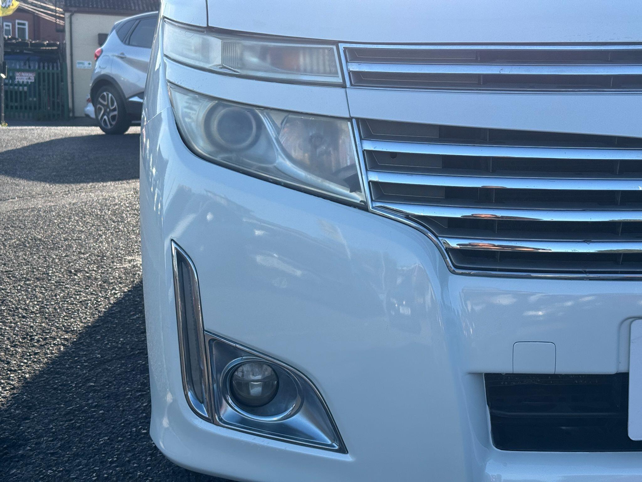 Nissan Elgrand - Image 8