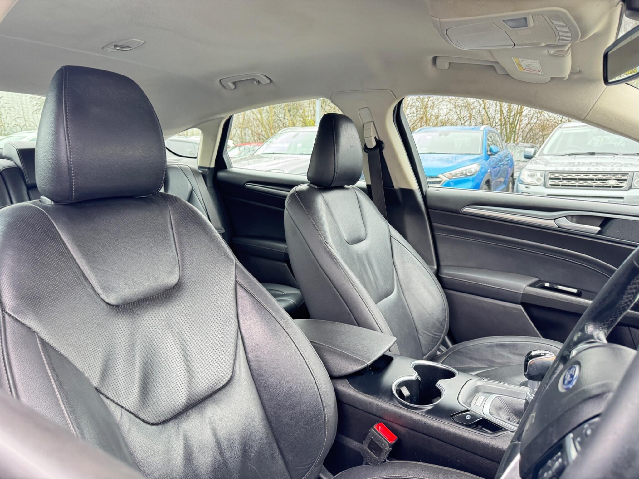 Ford Mondeo - Image 14