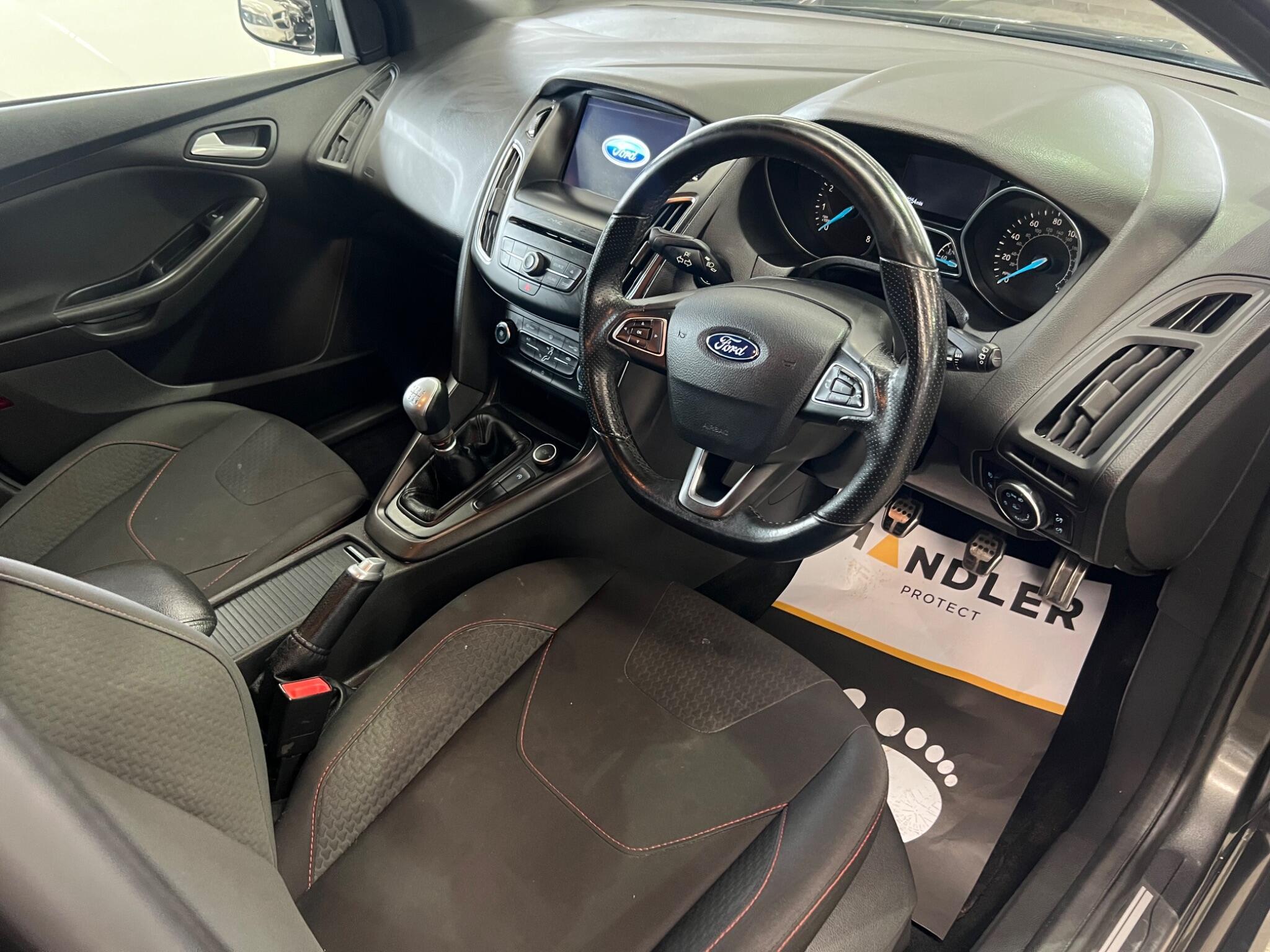 Ford Focus - Image 33