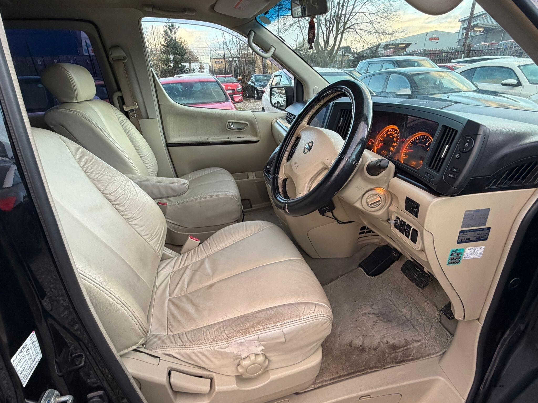 Nissan Elgrand - Image 9