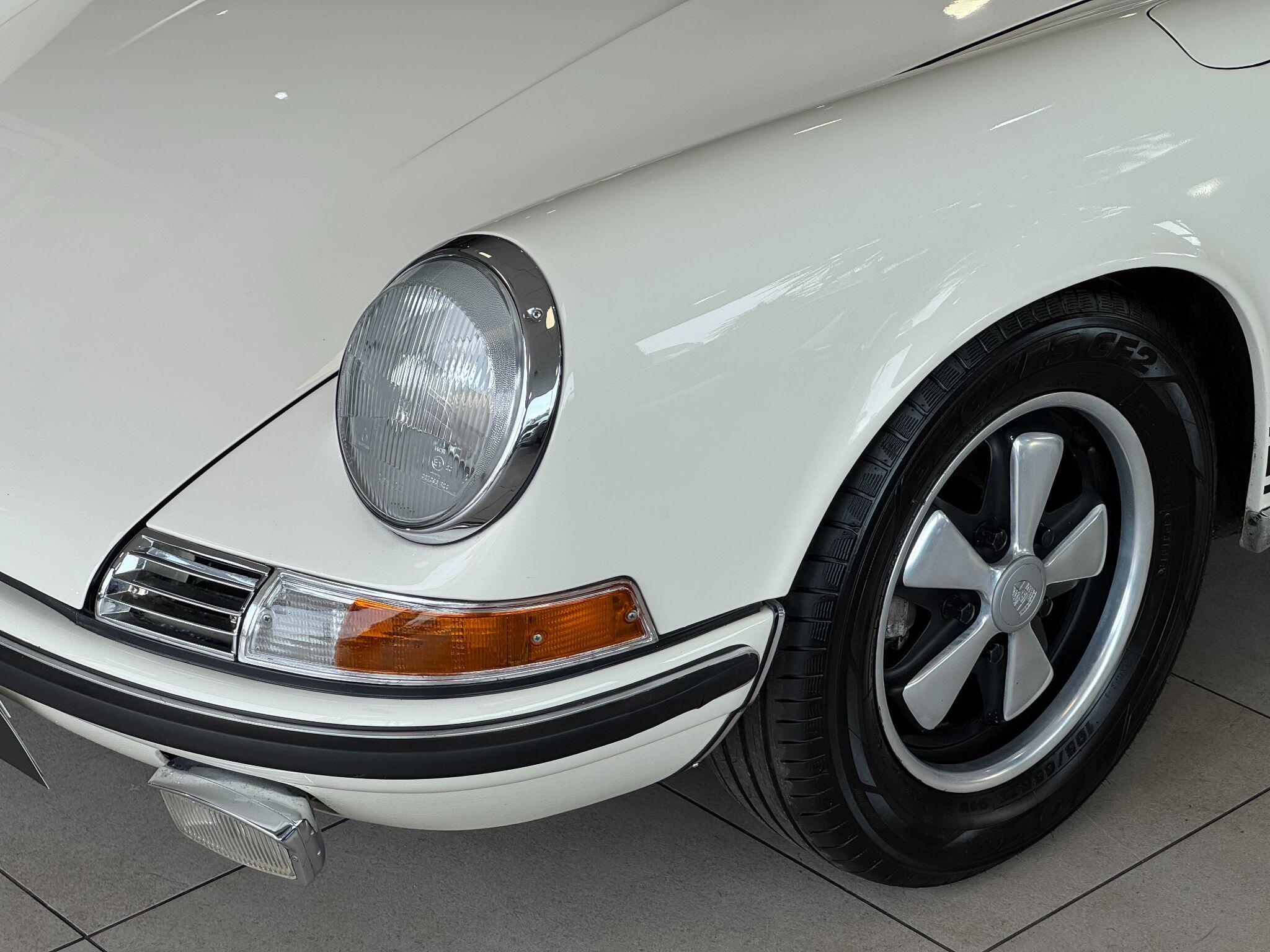 Porsche 911 - Image 14