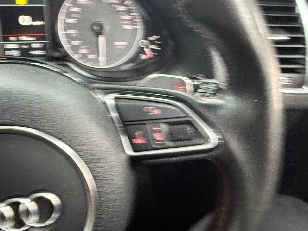 Audi SQ5 - Image 20