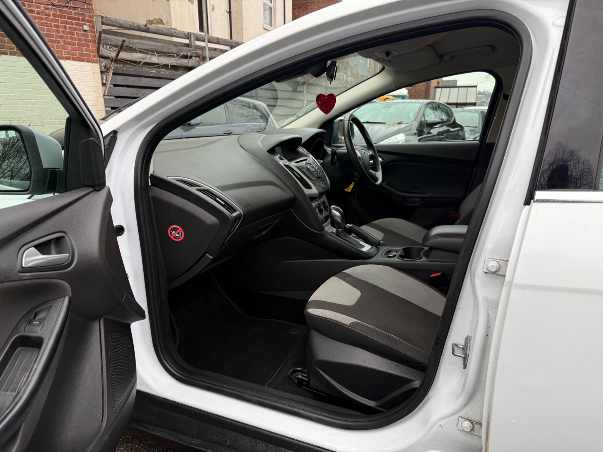 Ford Focus - Image 22