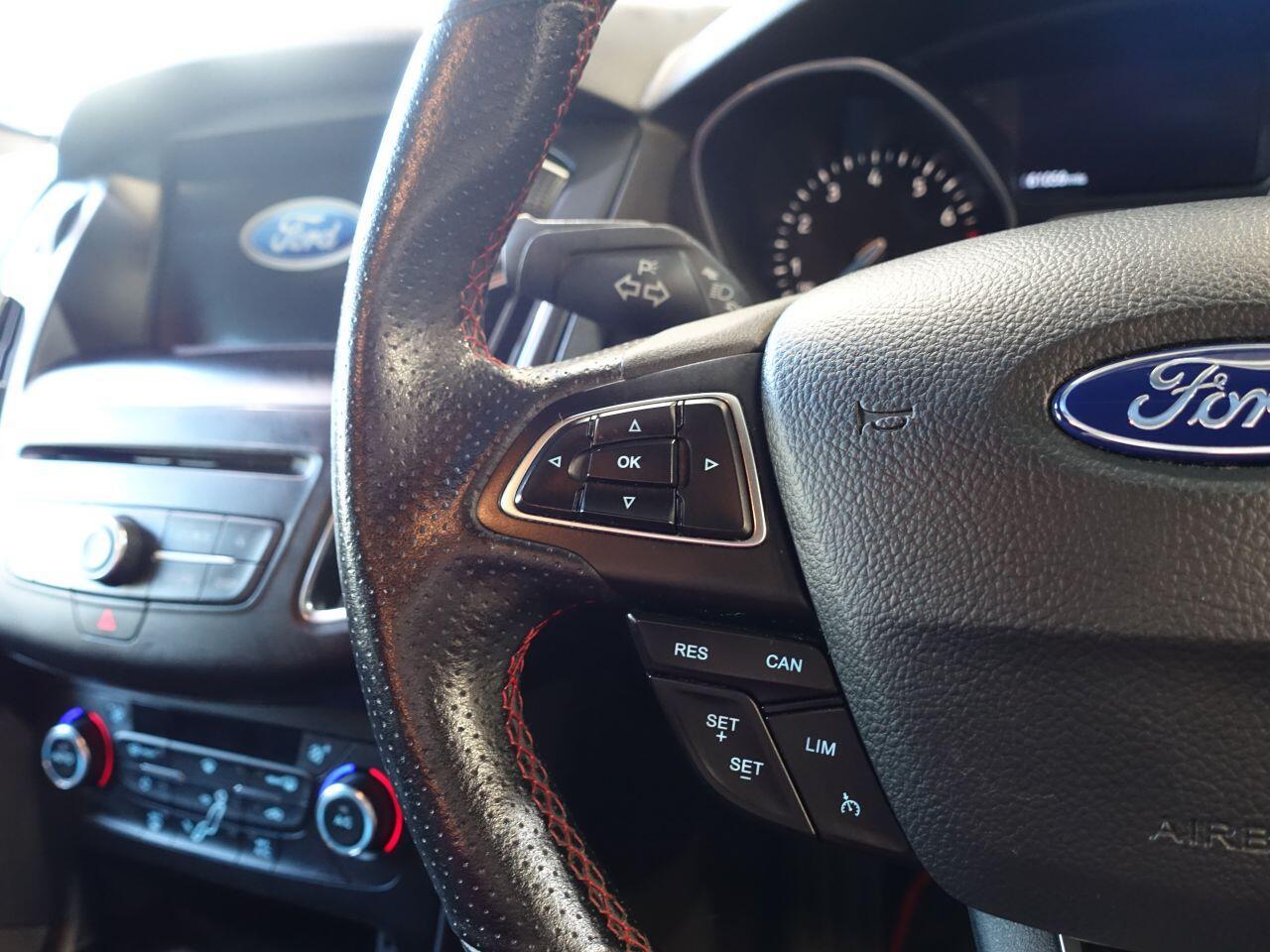 Ford Focus - Image 19