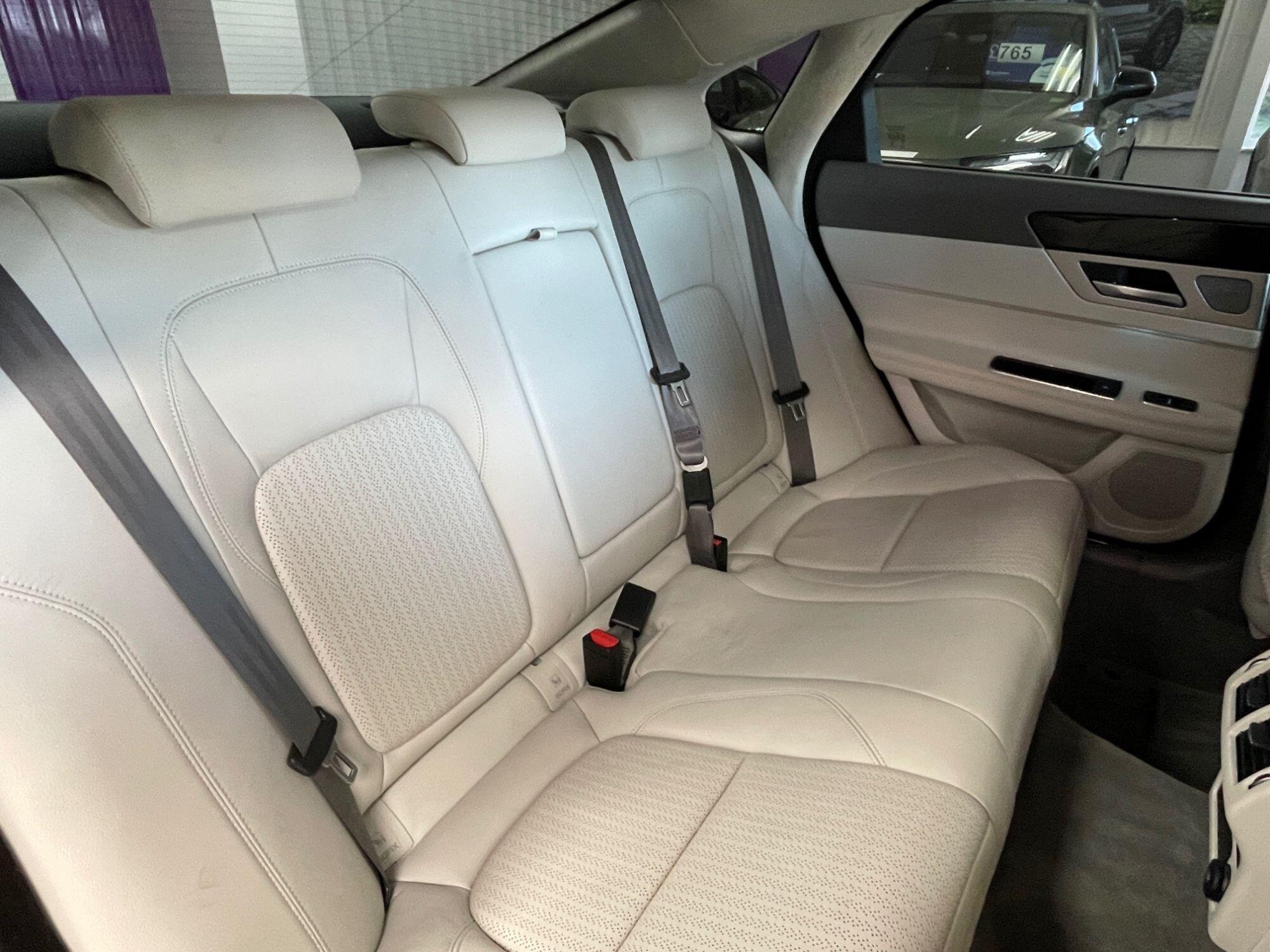 Jaguar XF - Image 26