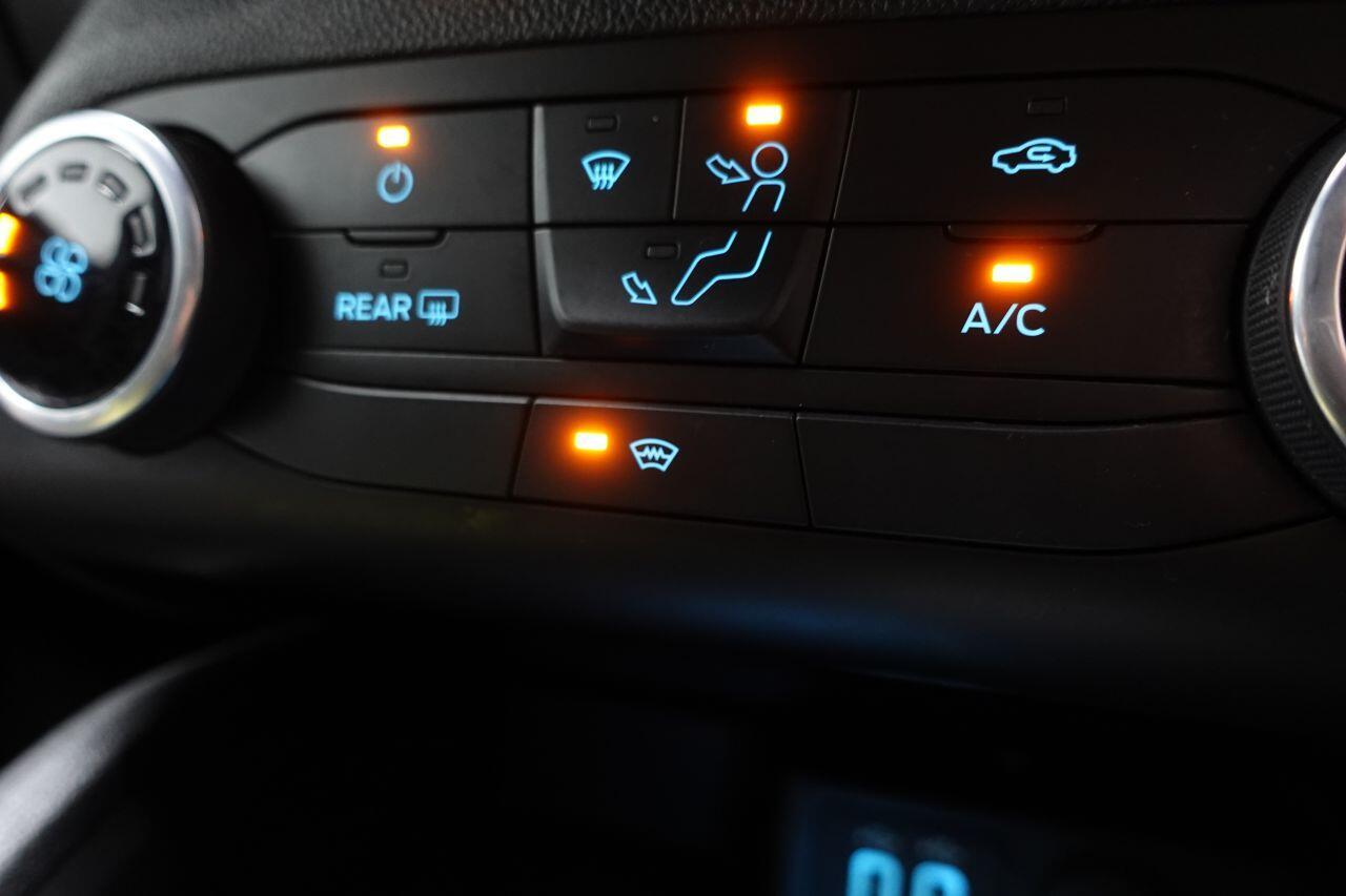 Ford Focus - Image 42