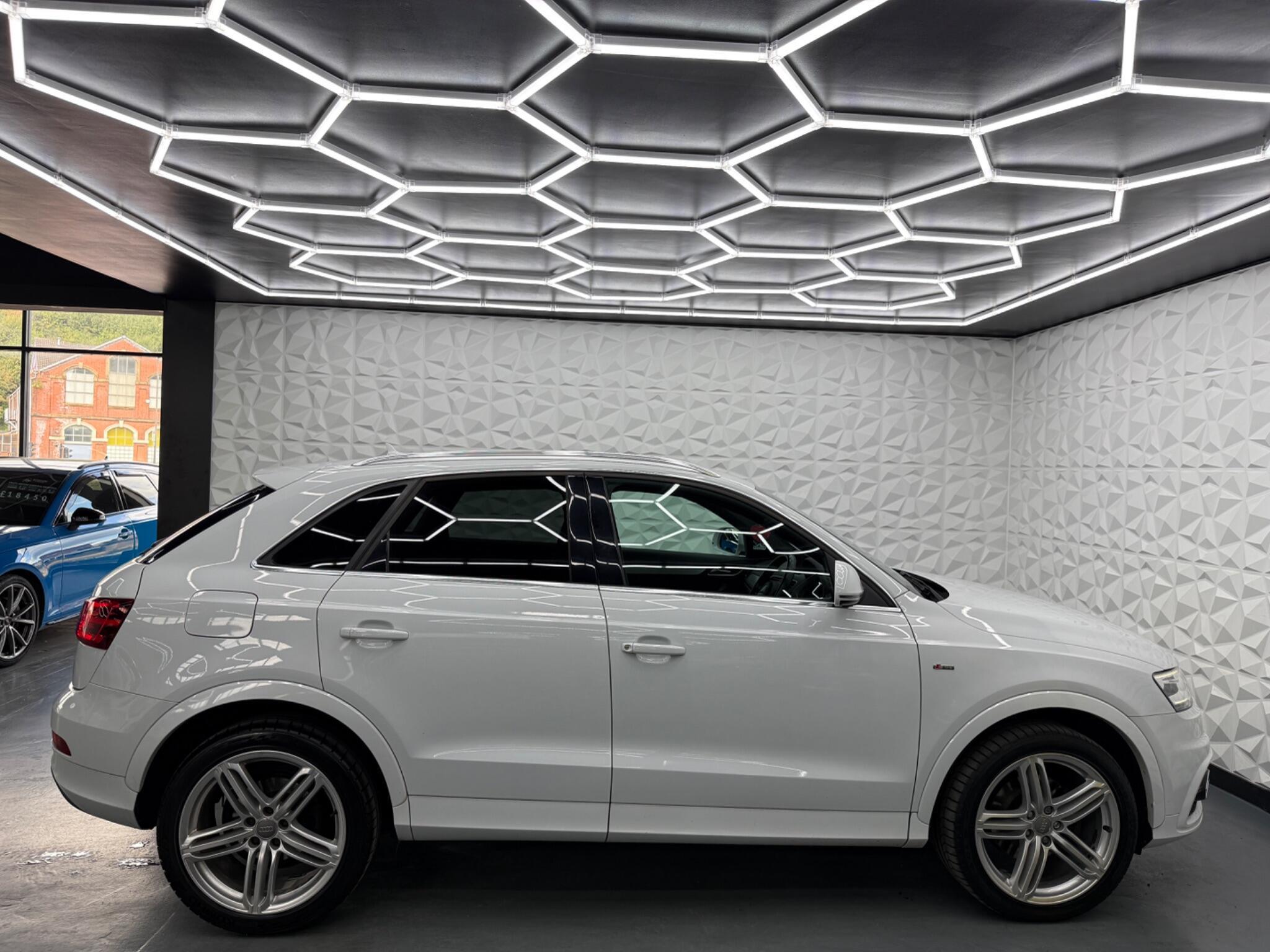 Audi Q3 - Image 13