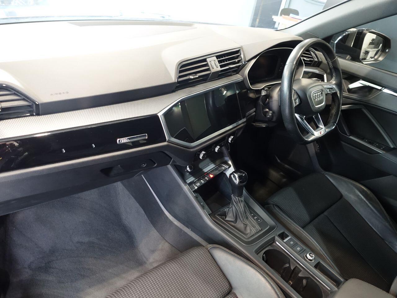 Audi Q3 - Image 11
