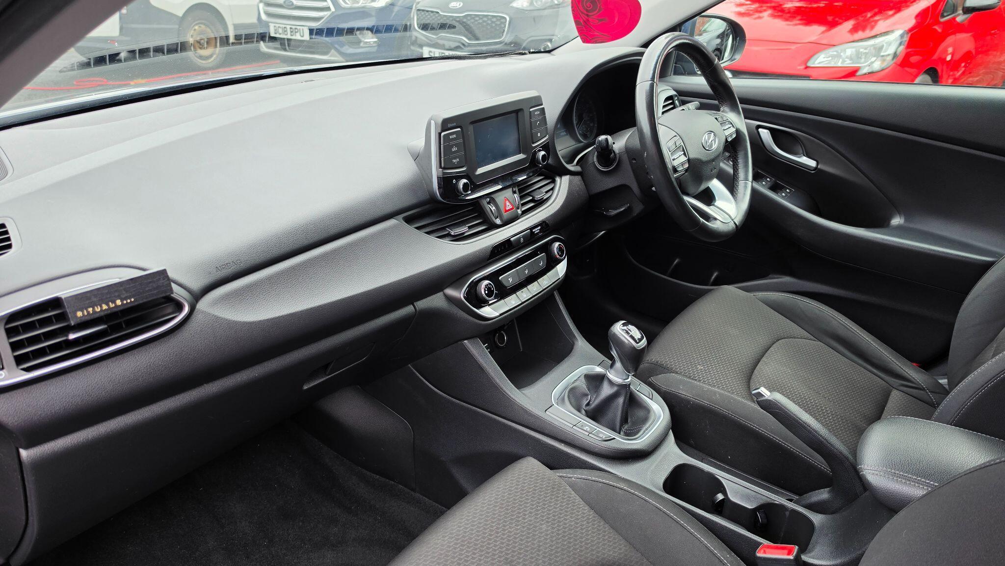 Hyundai i30 - Image 13