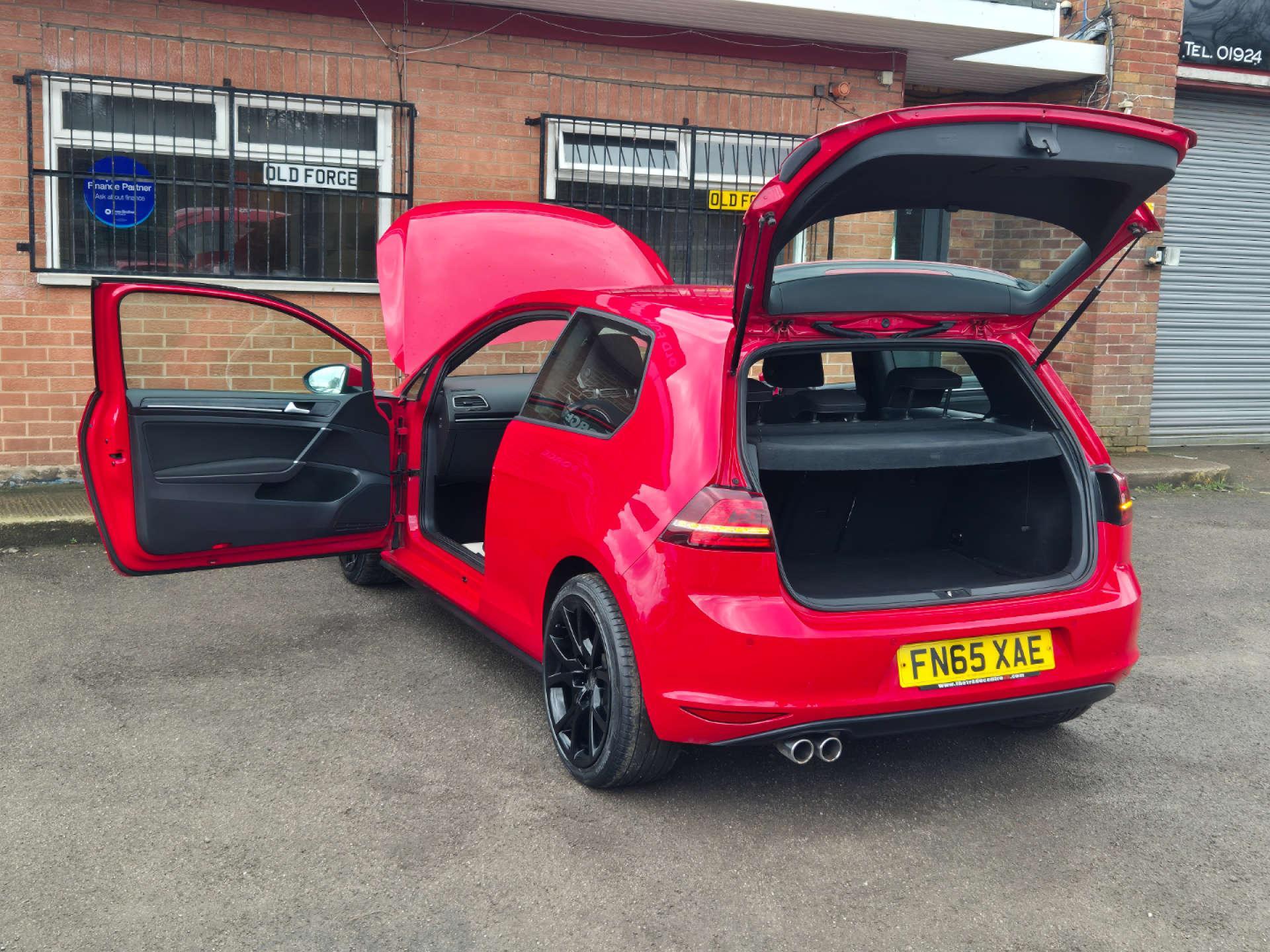 Volkswagen Golf - Image 18