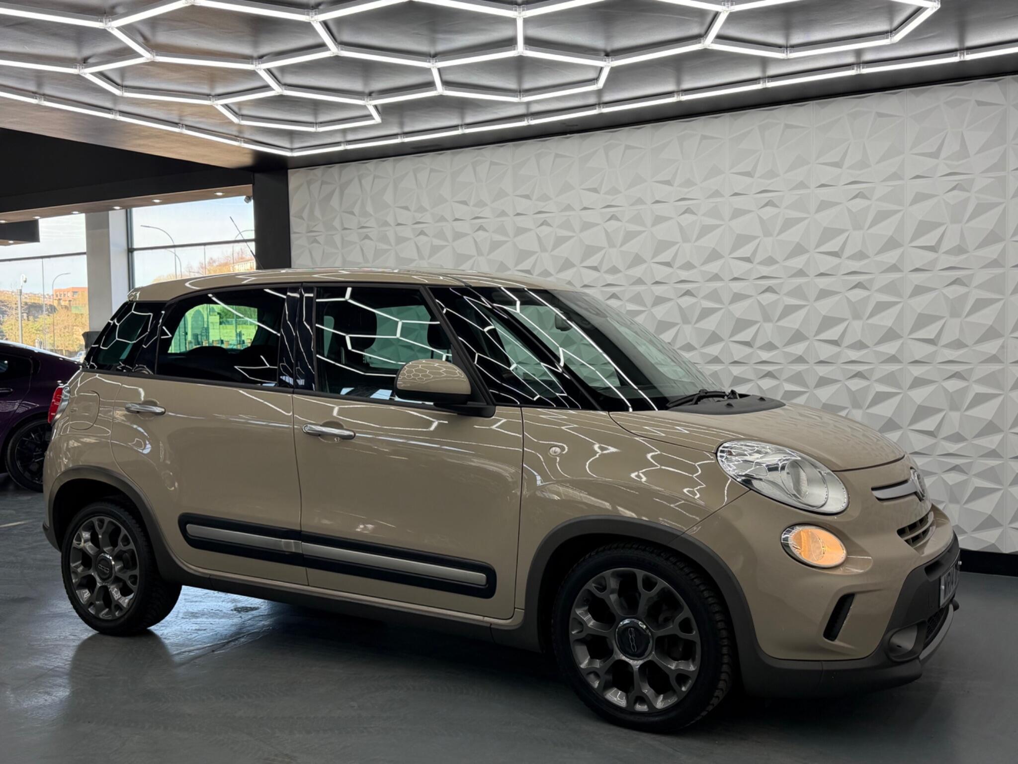 Fiat 500L - Image 12
