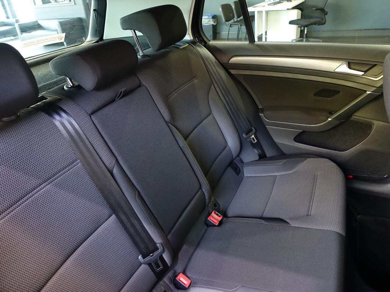 Volkswagen Golf - Image 14