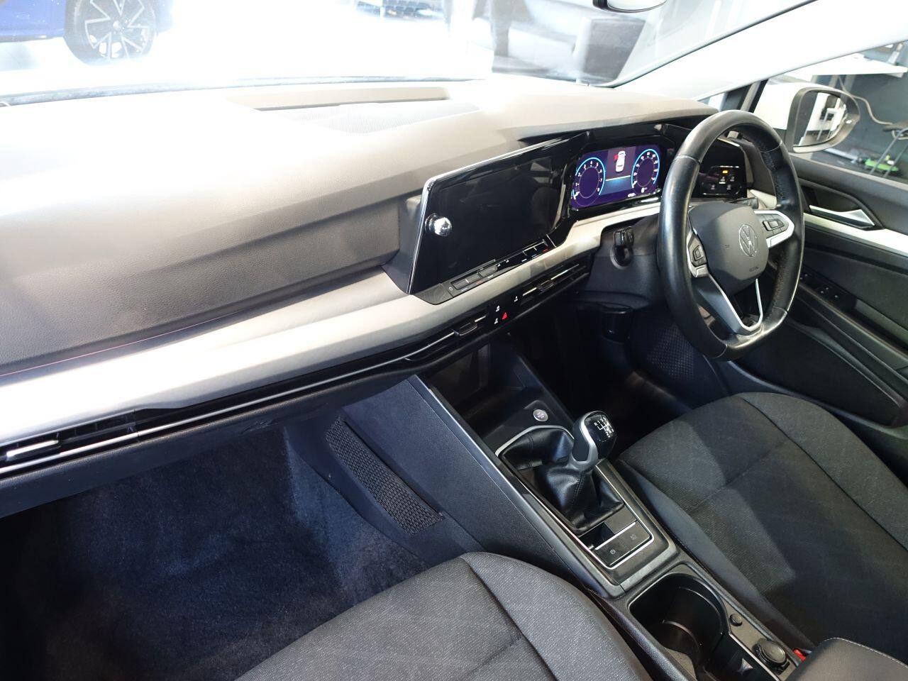 Volkswagen Golf - Image 11