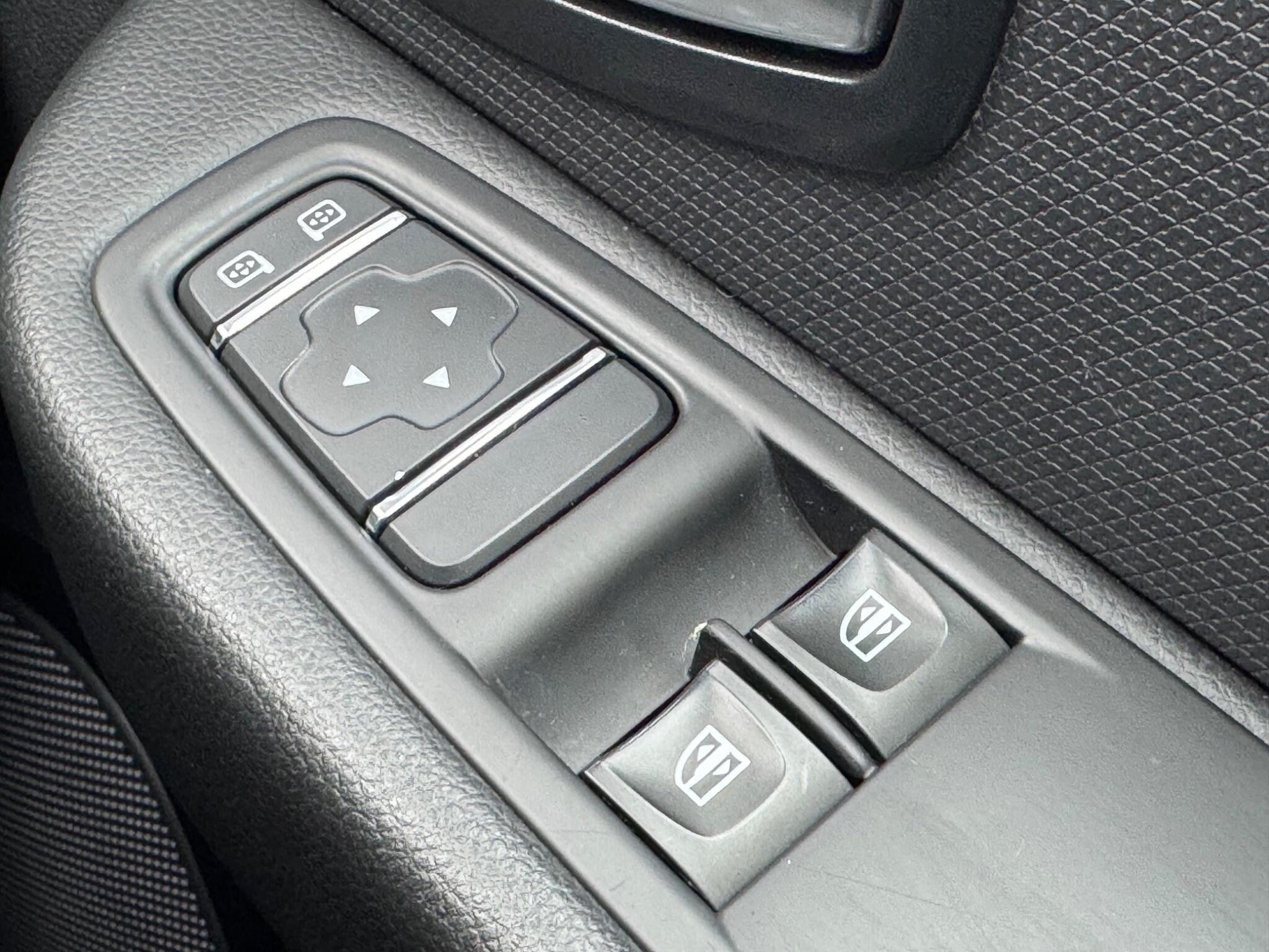 Renault Clio - Image 52