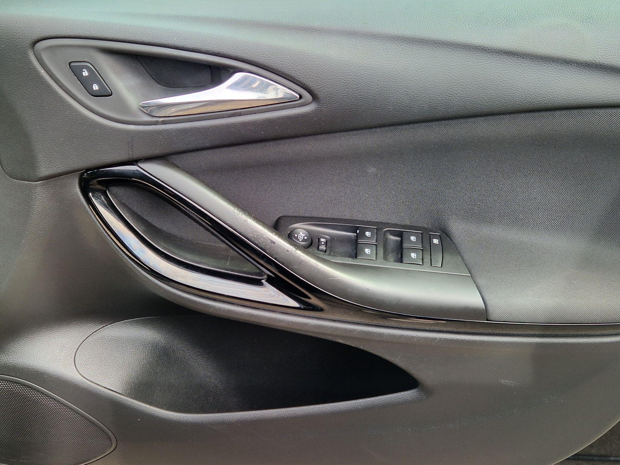 Vauxhall Astra - Image 31