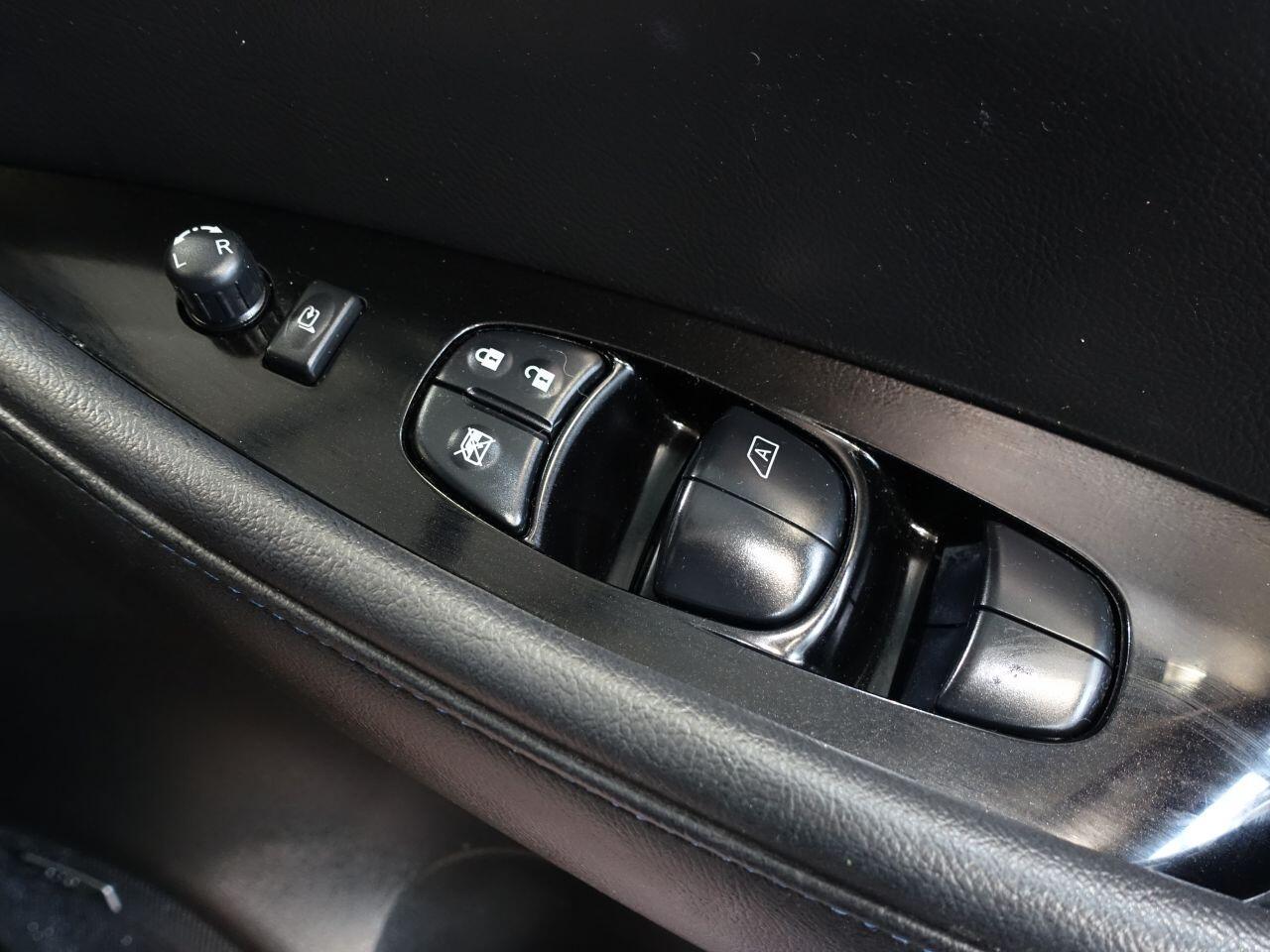 Nissan Leaf - Image 18